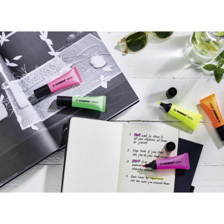 Filet de 5 surligneurs STABILO NEON - assortiment fluo