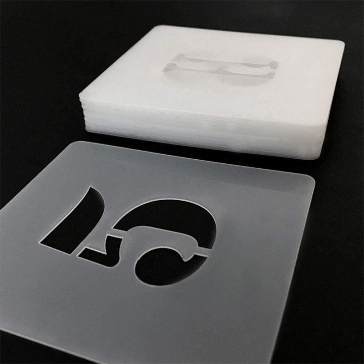 Set de pochoirs 7 cm - Chiffres et caractères spéciaux n°2 - Qbix