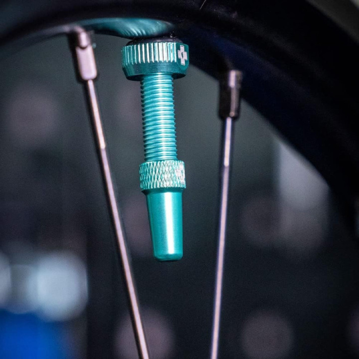 Valves pour pneu sans chambre à air - Paire de 2 - Alu - 80mm - Turquoise - Muc-Off