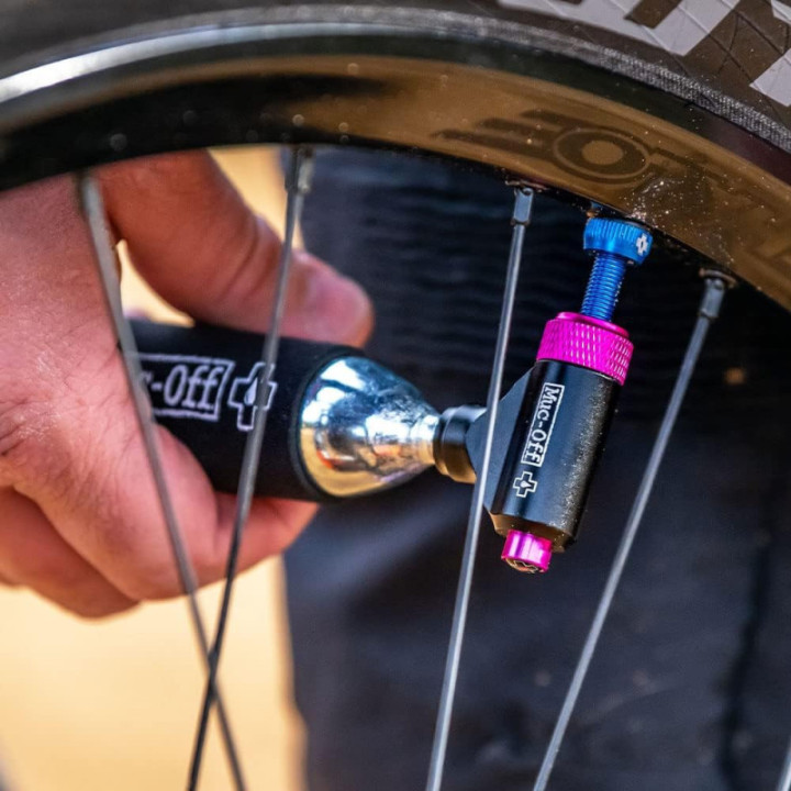 Kit de gonflage - Pneu de vélo MTB - Réparation - 2 cartouches - Tête - Manchon - Muc-Off