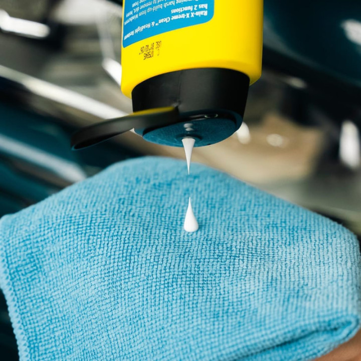 Produit nettoyant et rénovateur - Phares - Vitres - Voiture - Rain-X - 325ml